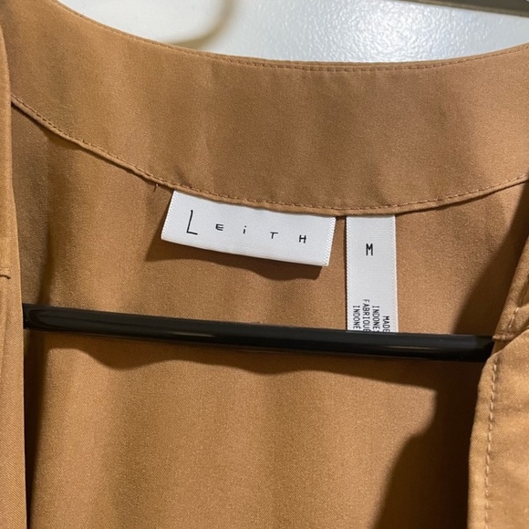 Leith Lightweight Jacket - Picture 2 of 3